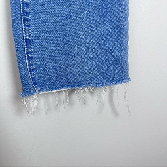 Gap Women’s High Rise Kick Fit Jean Medium Wash Size 26/2 Regular - Picture 3 of 12